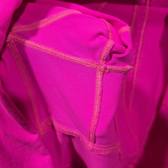 Lululemon Forme Jacket Cuffins *callout* - Picture 5 of 9